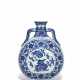 A FINE MING-STYLE BLUE AND WHITE MOON FLASK - фото 1