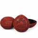 A PAIR OF CARVED CINNABAR LACQUER `SANDUO` PEACH-FORM BOXES AND COVERS - Foto 1