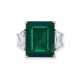 AN IMPRESSIVE EMERALD AND DIAMOND RING, BY HARRY WINSTON - фото 1