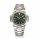PATEK PHILIPPE, REF. 5711/1A-014, NAUTILUS, A VERY RARE AND HIGHLY DESIRABLE “GREEN DIAL” STEEL WRISTWATCH WITH DATE - Foto 1