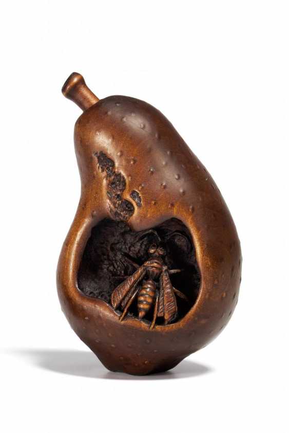 Netsuke Wespe In Der Birne Online Bei Auktion Kaufen Auktionskatalog Auktion Asiatische Kunst Vom 14 06 18 Foto Preis Von Auktionslos 2252 Bei Veryimportantlot Com