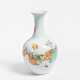 Große Vase mit Küken und Herbstlaub - Foto 1