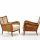 Pair of armchairs with solid wood structure, seat and back in woven Vienna straw, cushion in white fabric. Italy, 1940s/1950s. (62x76x80 cm.) (slight defects and restoration) - photo 1