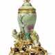 A LOUIS XV ORMOLU-MOUNTED CHINESE AND VINCENNES PORCELAIN TABLE FOUNTAIN - Foto 1