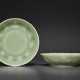 A PAIR OF CELADON-GLAZED LOBED DISHES - фото 1