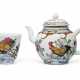 A FAMILLE ROSE TEAPOT AND COVER AND A SMALL BEAKER - Foto 1