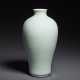 A RARE CELADON-GLAZED VASE, MEIPING - фото 1