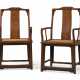 A PAIR OF HUALI `SOUTHERN OFFICIAL`S HAT` ARMCHAIRS - Foto 1