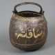 Kleiner Eisenkessel mit arabischer Inschrift - Foto 1