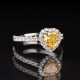 Herzförmiger Fancy Intense Diamant-Ring. - Foto 1