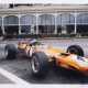 Rainer W. Schlegelmilch (Suhl 1941). Bruce McLaren auf McLaren Ford. - Foto 1