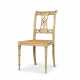 A SET OF SEVENTEEN FRENCH WHITE AND GILT-JAPANNED DINING-CHAIRS - Foto 1