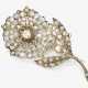 A brooch in the shape of a large flower - Foto 1