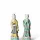 A PAIR OF CHINESE EXPORT PORCELAIN FAMILLE ROSE FIGURES OF IMMORTALS - Foto 1