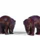 A PAIR OF CHINESE PORCELAIN FLAMBE-GLAZED ELEPHANTS - Foto 1