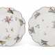 A PAIR OF CHELSEA PORCELAIN LOBED PLATES - фото 1