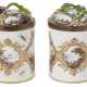 TWO SILVER-GILT-MOUNTED MEISSEN PORCELAIN CYLINDRICAL TOBACCO JARS AND COVERS - Foto 1