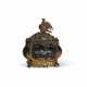 A NORTH EUROPEAN PARCEL-GILT AND POLYCHROME-DECORATED TOLE TEA CADDY - Foto 1