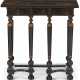 A WILLIAM AND MARY BLACK AND GILT-JAPANNED GATE-LEG TEA TABLE - Foto 1