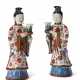 A LARGE PAIR OF CHINESE EXPORT PORCELAIN COURT LADY CANDLEHOLDERS - Foto 1