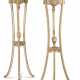 A PAIR OF GEORGE III WHITE-PAINTED AND PARCEL-GILT COMPOSITION TORCHERES - Foto 1