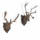 TWO GERMAN 'BLACK FOREST' TINTED PLASTER, STAINED WOOD AND ANTLER TROPHIES - Foto 1