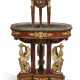 A LARGE FRENCH ORMOLU-MOUNTED MAHOGANY DOUBLE-TIER JARDINIERE - Foto 1