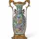 A FRENCH ORMOLU-MOUNTED CHINESE EXPORT CANTON FAMILLE ROSE CELADON PORCELAIN VASE - Foto 1