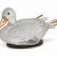 A FRENCH GOLD-MOUNTED ROCK CRYSTAL FIGURE OF A DUCK - Foto 1