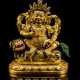 Feine feuervergoldete Bronze des Vaishravana auf einem Löwen mit einem Stab aus Silber - Foto 1