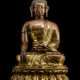Partiell feuervergoldete und getriebene Figur des Buddha Shakyamuni auf einem Lotos - photo 1
