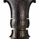 "Zun"-Förmige Vase im archaischen Stil aus Bronze - photo 1