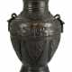 Hu-förmige Vase im archaischen Stil aus Bronze mit partieller Vergoldung - photo 1