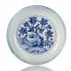 Unterglasurblau dekorierter Teller aus Porzellan - photo 1