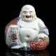 Polychrom dekorierte Porzellanfigur des Budai - фото 1