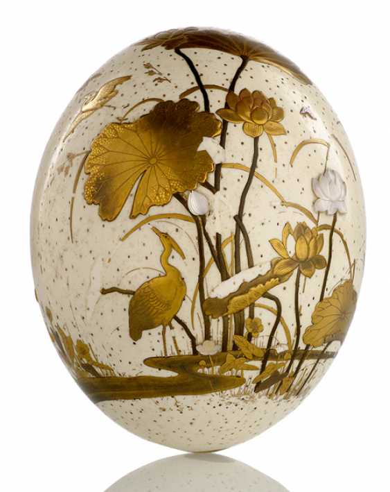 Ostrich Egg Decorated With Fine Gold Lacquer Painting Of Birds And