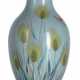 Cloisonné-Vase mit Dekor von Schmetterlingen über Hirseähren auf grauem Grund - Foto 1