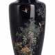 Cloisonné-Vase mit Dekor eines Vogels und Schmetterlings im Geäst einer Glyzinie - фото 1