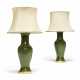 TWO PAIRS OF CHINESE-STYLE PORCELAIN VASES MOUNTED AS LAMPS - Foto 1