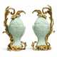 A PAIR OF LOUIS XV-STYLE ORMOLU-MOUNTED CHINESE MOULDED CELADON-GLAZED TWIN-FISH EWERS - Foto 1