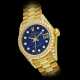 ROLEX. A LADY’S 18K GOLD AND DIAMOND-SET AUTOMATIC WRISTWATCH WITH SWEEP CENTRE SECONDS, DATE, BRACELET AND LAPIS LAZULI DIAL - Foto 1