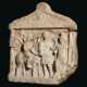 A ROMAN MARBLE FUNERARY RELIEF - Foto 1