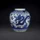 AN IMPORTANT AND RARE LARGE BLUE AND WHITE `DRAGON` JAR - Foto 1