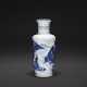 A BLUE AND WHITE `LANDSCAPE` ROULEAU VASE - Foto 1