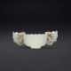 A WHITE JADE TWIN-HANDLED `RABBIT` CUP - Foto 1