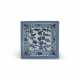 A MING-STYLE BLUE AND WHITE ‘BIRDS AND FLOWERS’ SQUARE DISH - Foto 1