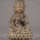 EINE SITZENDE STATUE VON GUANYIN AUS BRONZE - photo 1