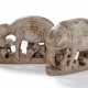 Paar Schnitzereien aus hellbeigem Stein in Form eines Elefanten und eines Rehes mit Lingzhi am Sockel - photo 1