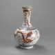 'Famille rose'-Flaschenvase (Shangping) aus Porzellan mit Drachen- und Phoenixdekor, teils in Gold bemalt - фото 1