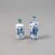 Zwei Porzellan-Snuffbottles mit unterglasurblauem Figurendekor - Foto 1